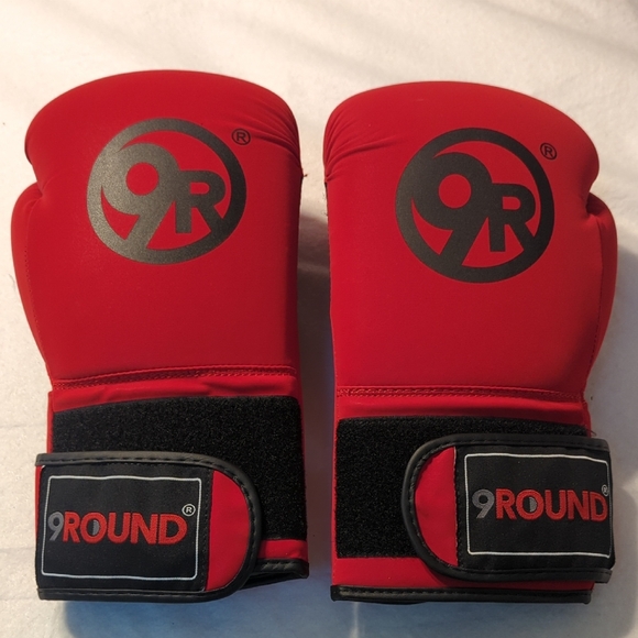 Red Boxing Gloves - Picture 2 of 2